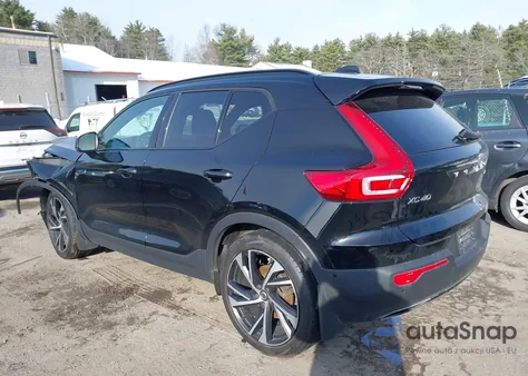2019 Volvo Xc40 T5 Momentum/T5 R-Design z USA, uszkodzony, nr VIN YV4162XZ1K2017722